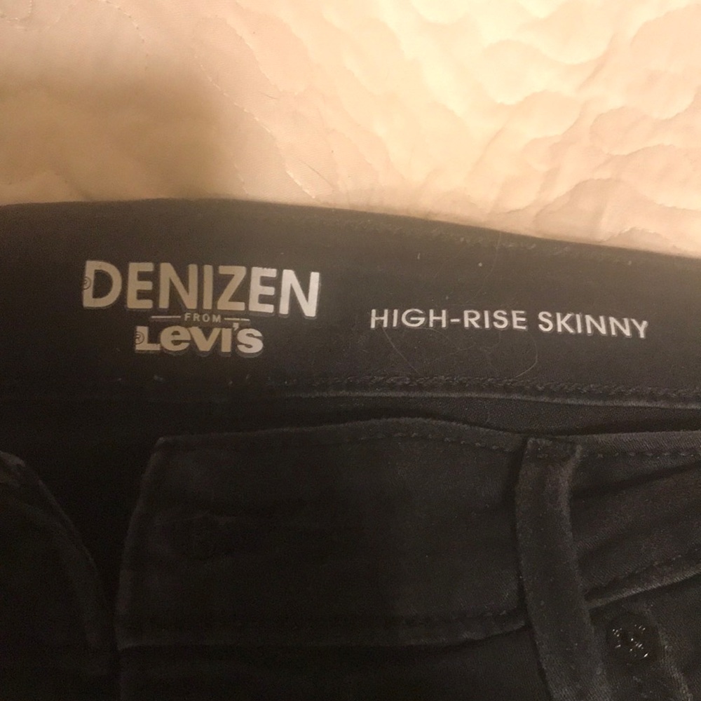 Black High-Rise Skinny Levi's